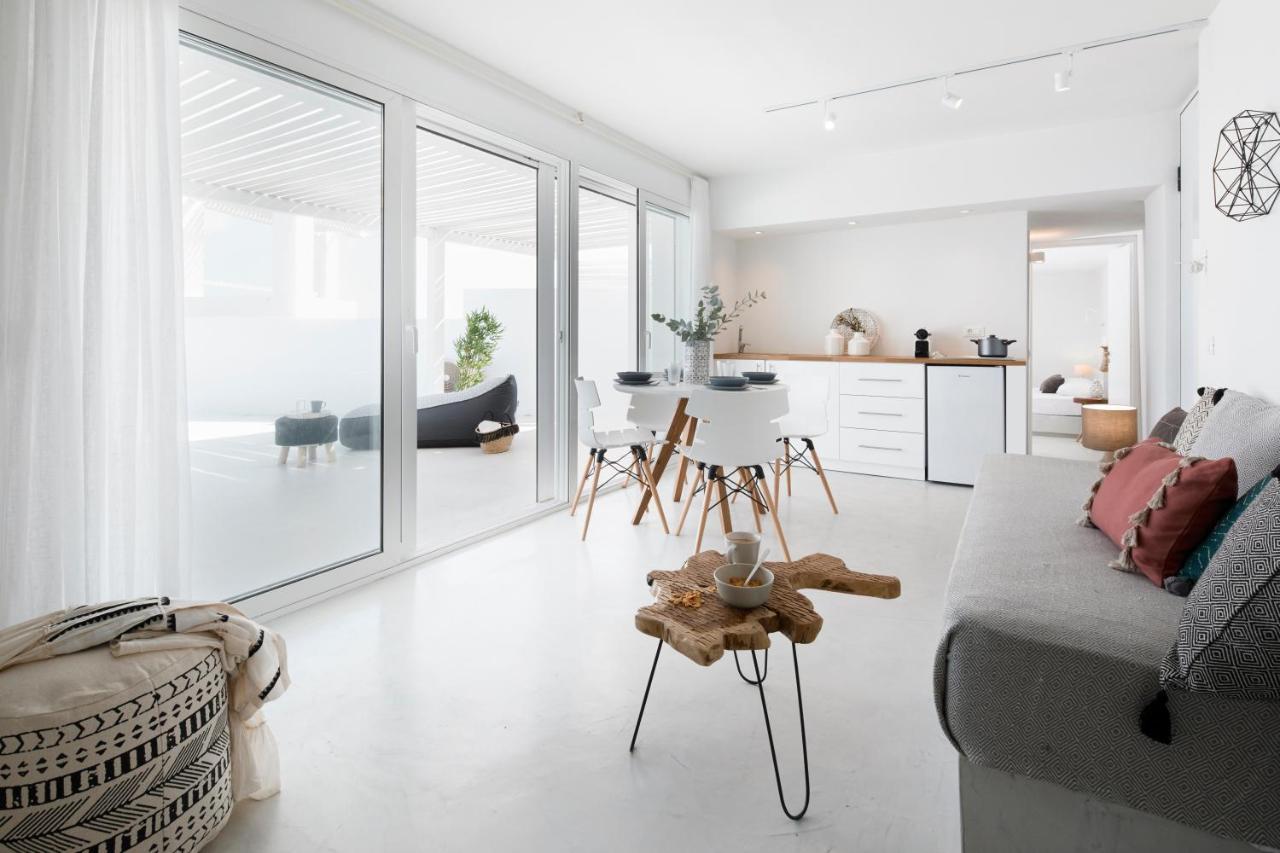 Infinite Blue Luxury Suites 산토리니 외부 사진