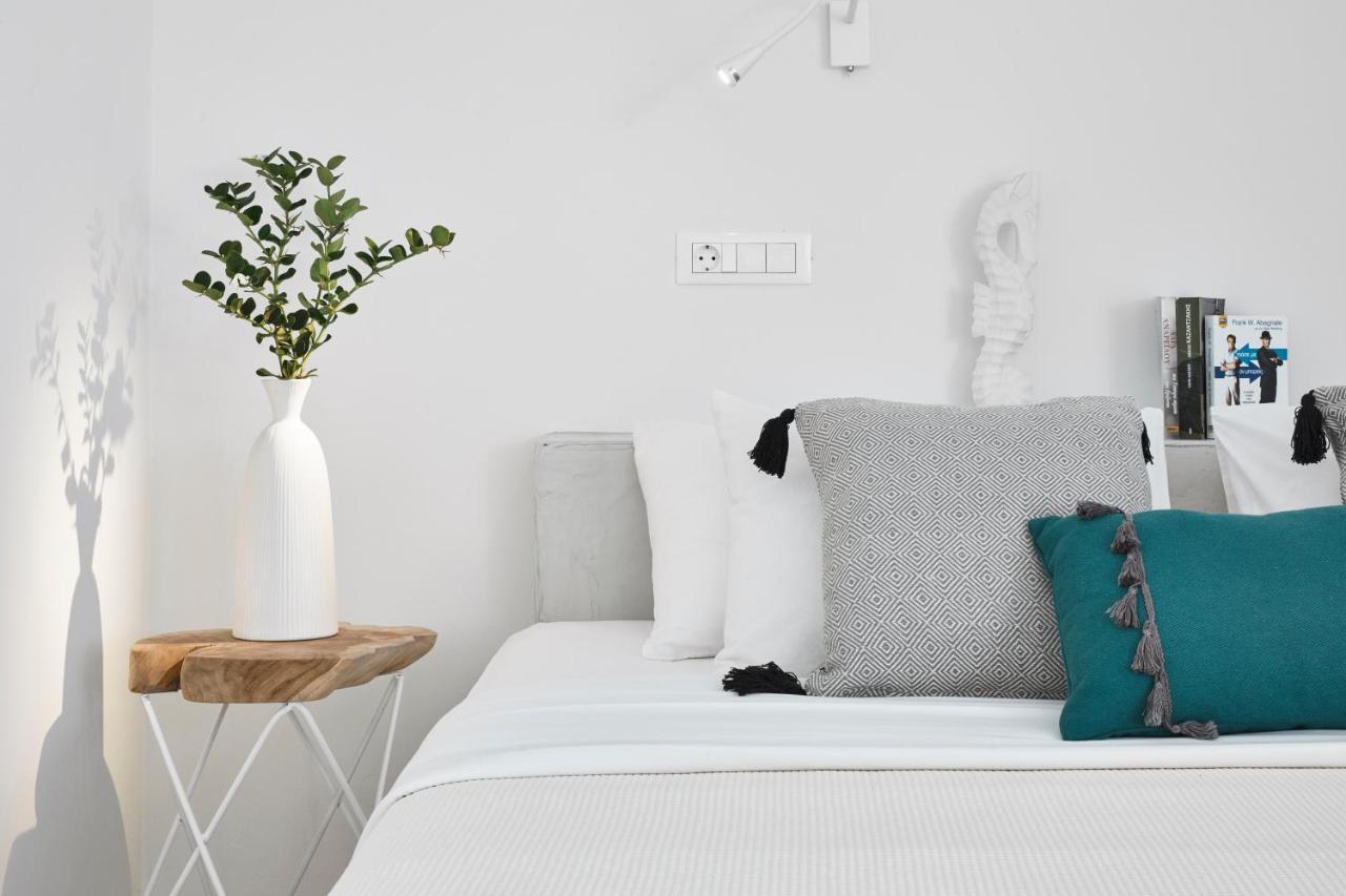 Infinite Blue Luxury Suites 산토리니 외부 사진