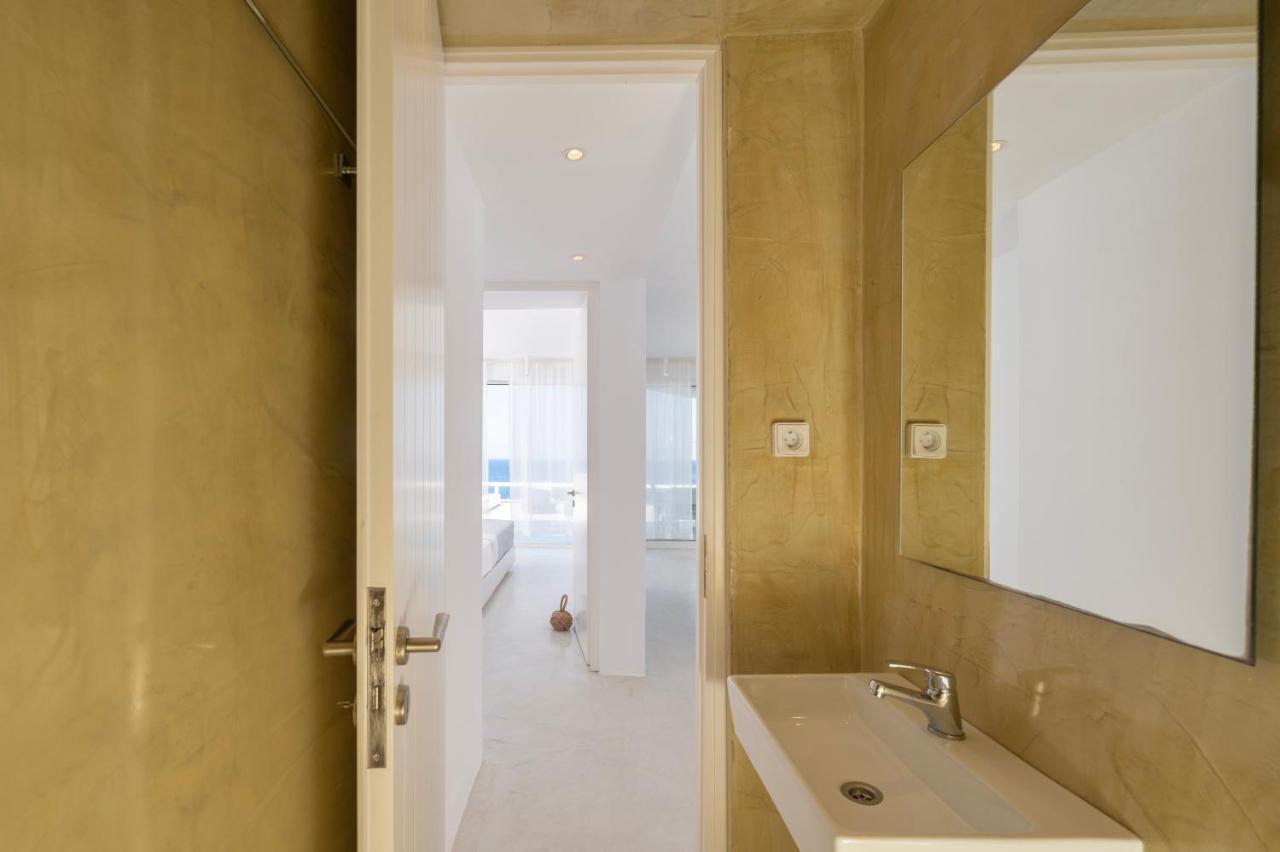 Infinite Blue Luxury Suites 산토리니 외부 사진