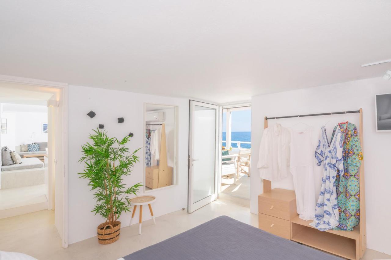 Infinite Blue Luxury Suites 산토리니 외부 사진