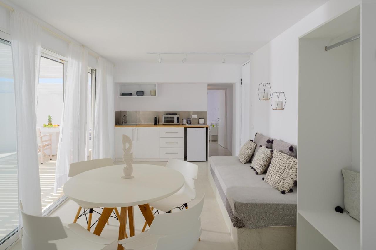 Infinite Blue Luxury Suites 산토리니 외부 사진
