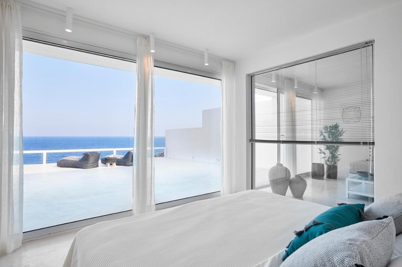 Infinite Blue Luxury Suites 산토리니 외부 사진