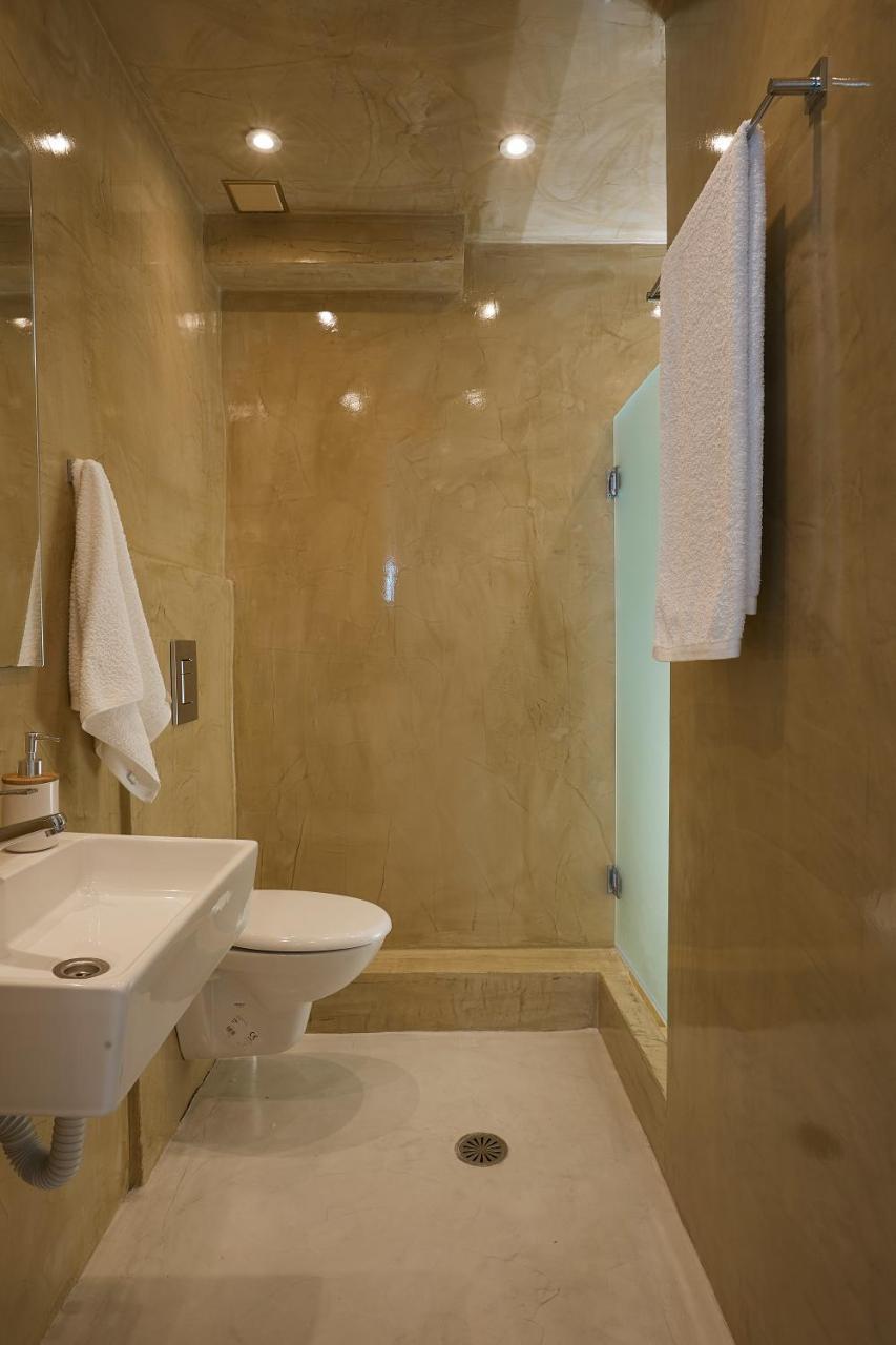 Infinite Blue Luxury Suites 산토리니 외부 사진